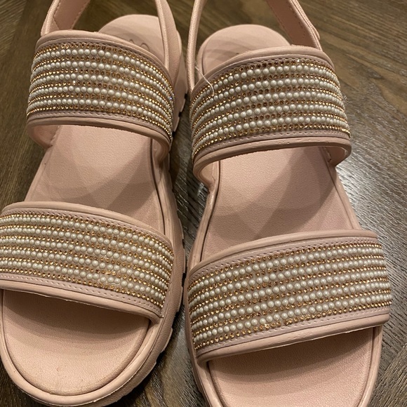 Sketchers foam bedazzled sandals - Picture 3 of 3